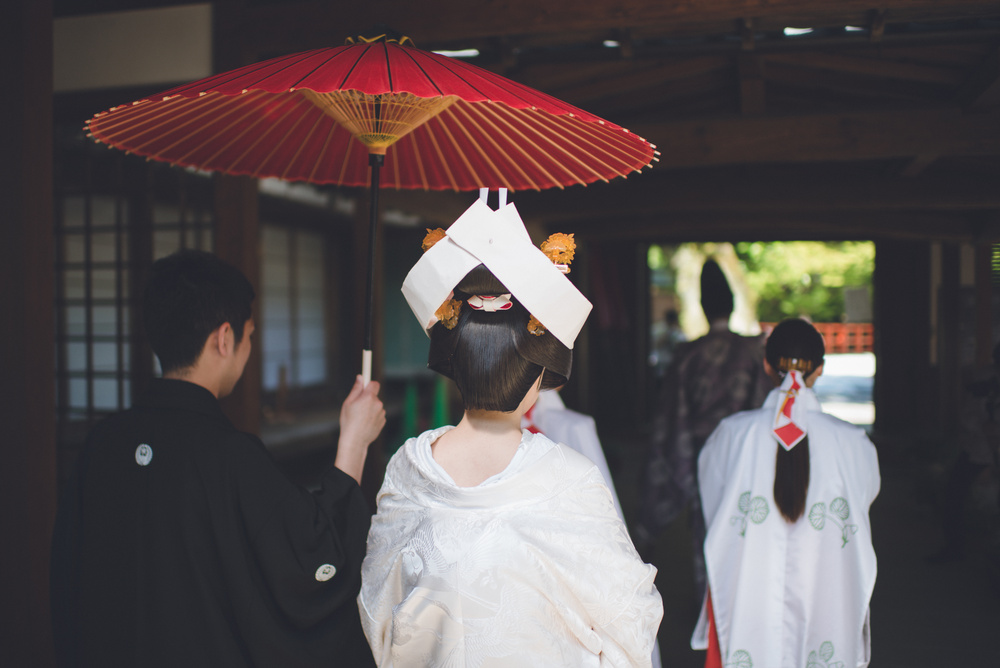 和装の花嫁さんと　蛇の目傘